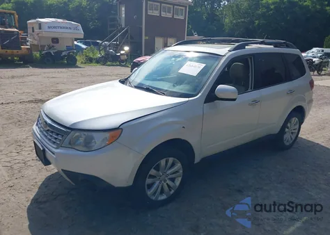 2012 Subaru Forester 2.5X Premium из США, поврежденный, VIN JF2SHADCXCH458311